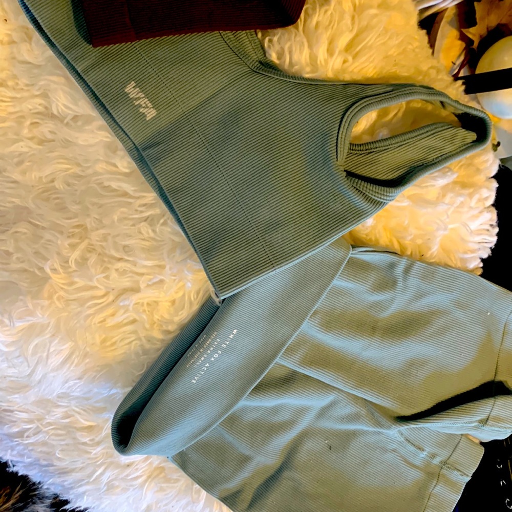 Whit fox active , blue . XS